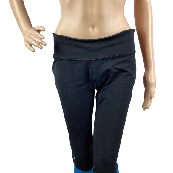 Under Armour Black Blue Fitted Capri Leggings Cropped Activewear Size M - Picture 2 of 7
